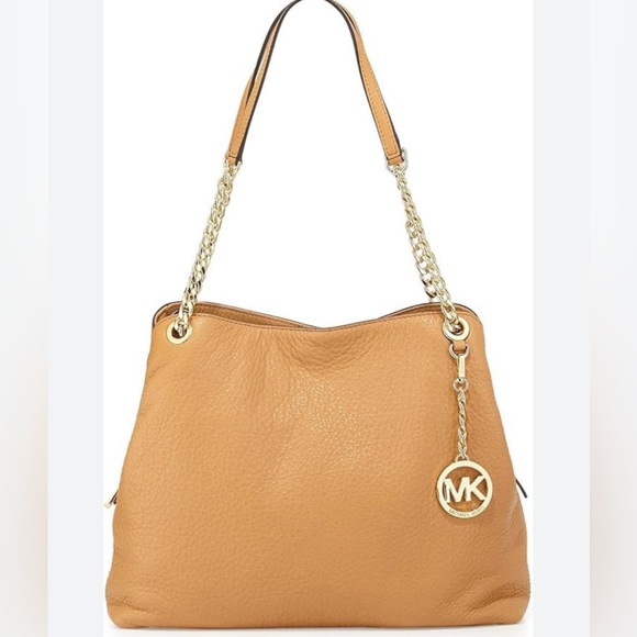 Michael Kors Handbags - Michael Kors Neutral beige Jet Set Chain Shoulder Bag